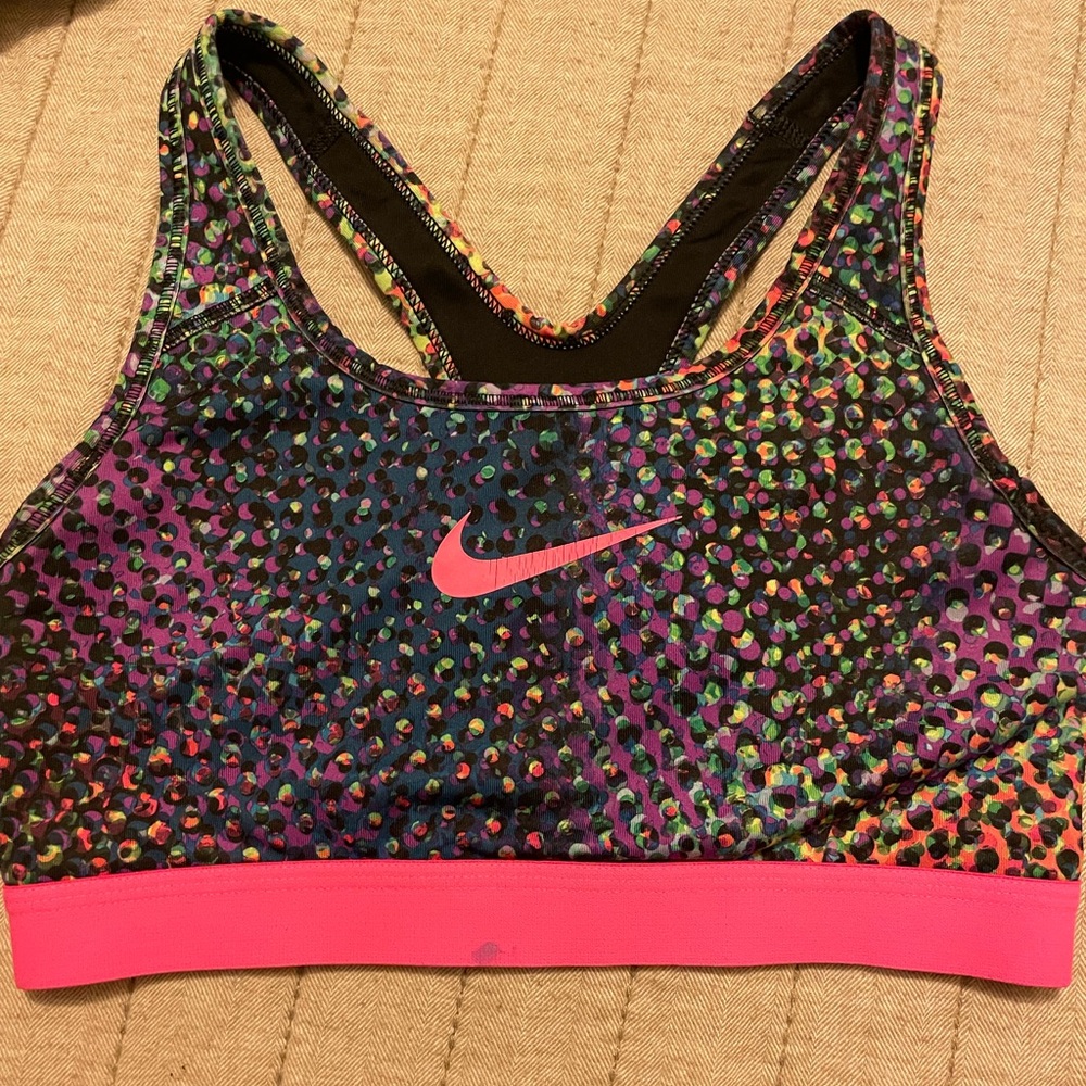 Small Nike sports bra. Good condition, I just don’t wear it anymore.